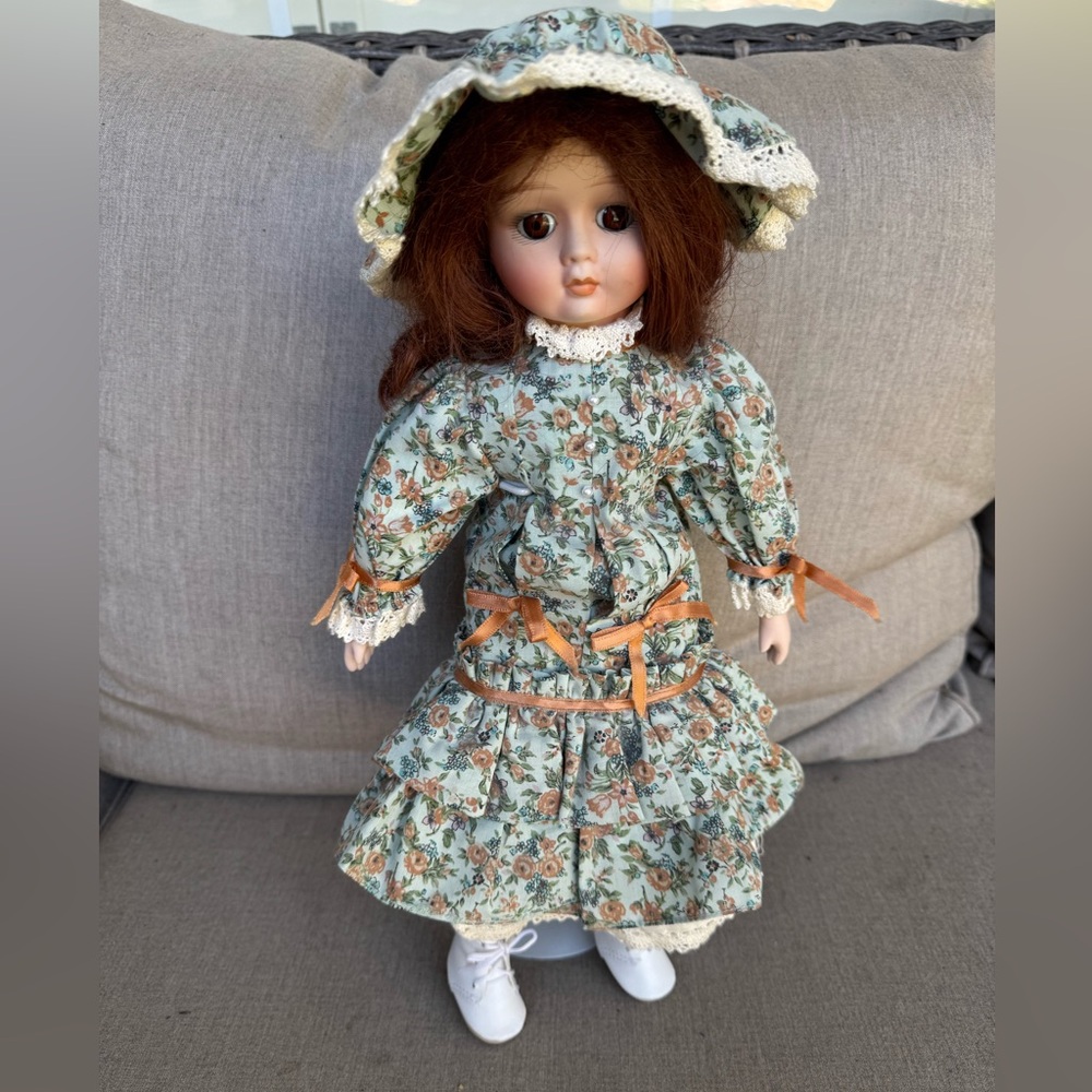 Limited Edition, Porcelain Doll, Floral Dress, Victoria Ashlea